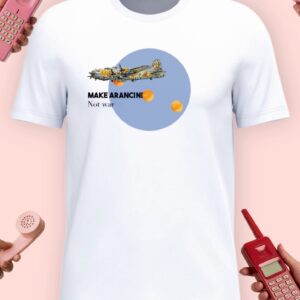 T-shirt MAKE ARANCINI, NOT WAR con stampa aereo ricoperto di arance - ivigroovy